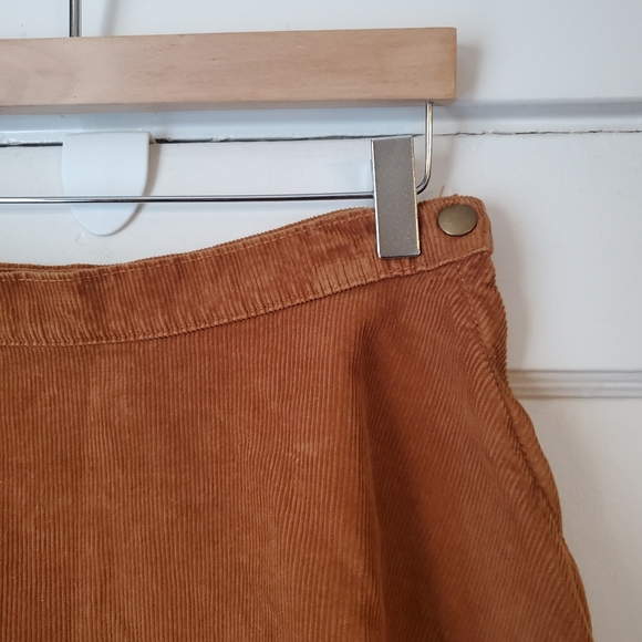 AMERICAN APPAREL CORDUROY SKATER SKIRT - Picture 2 of 3